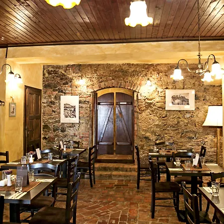 Hisa Pod Gradom Ljubljana