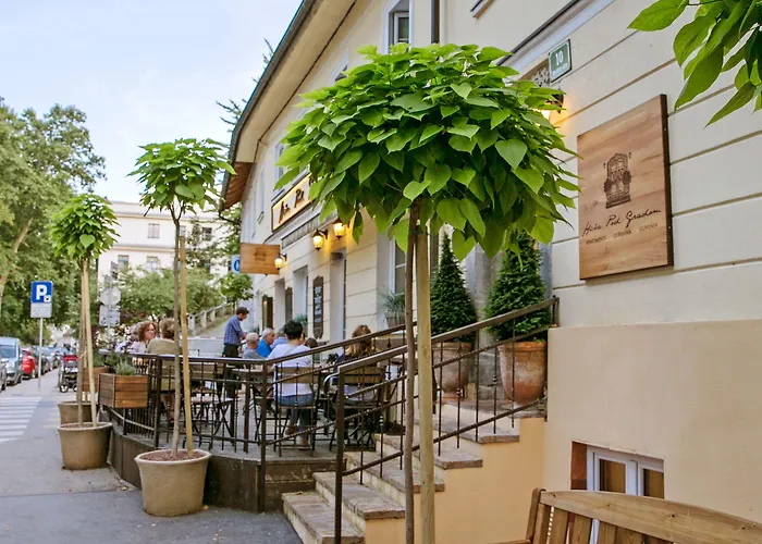 Hisa Pod Gradom דירה