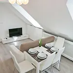 شقة Hisa Pod Gradom