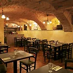Hisa Pod Gradom Любляна