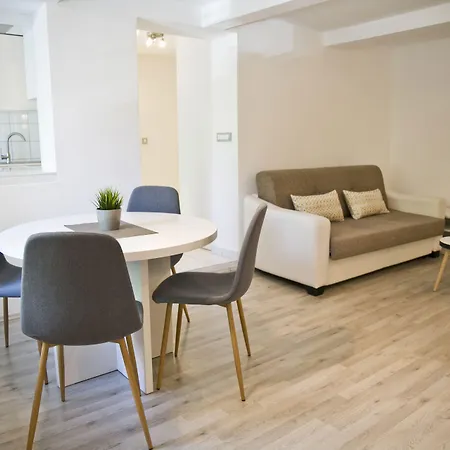 Apartman Hisa Pod Gradom *