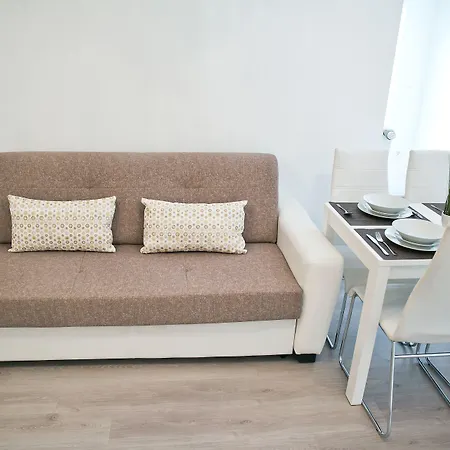 Hisa Pod Gradom * לובליאנה