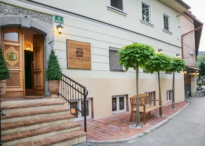 Hisa Pod Gradom * Ljubljana