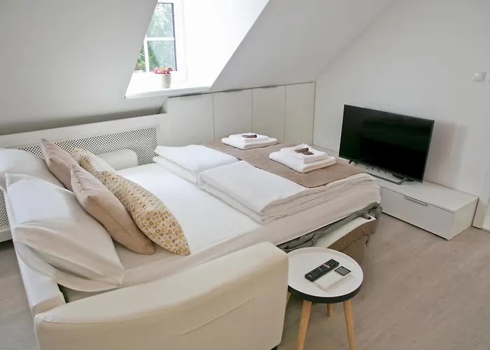 Hisa Pod Gradom * Ljubljana