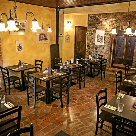 Hisa Pod Gradom Lublana